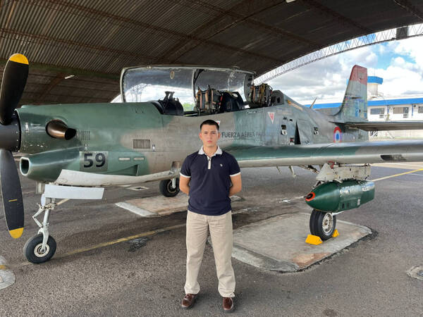 "Quemó" pestañas por un sueño y ahora rumbea ¡a la NASA!