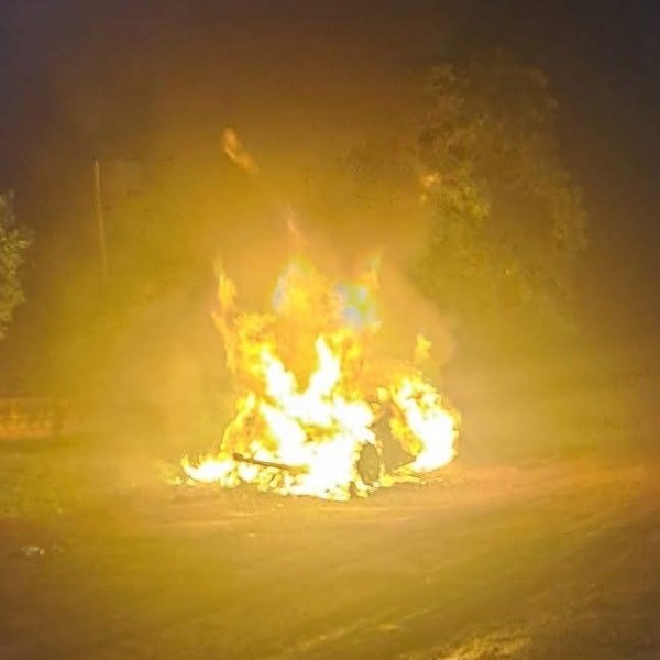 Investigan incendio intencional de un lujoso vehículo en Ciudad del Este