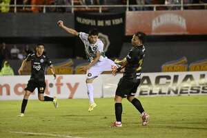 El blooper del año: El insólito gol de Sebastián Ferreira en el triunfo de Olimpia ante Rubio Ñu - Olimpia - ABC Color