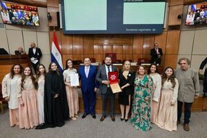 El Senado rinde homenaje al Grupo de Teatro ROCEMI por su aporte a la cultura paraguaya