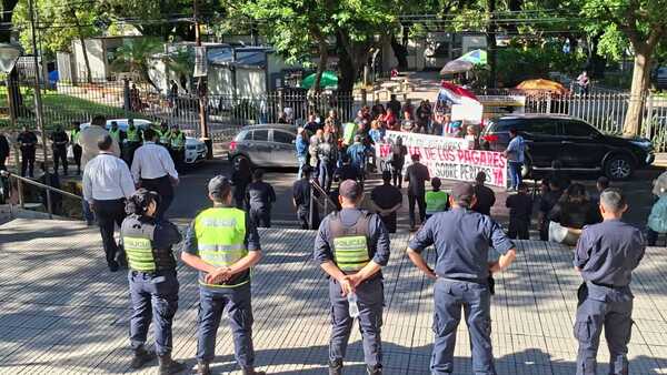 Víctimas de la mafia exigen levantar embargos y suspensión de matrículas