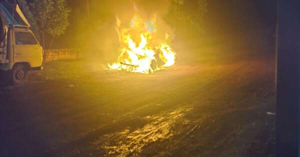 La Nación / Incendio de un vehículo de esta madrugada habría sido intencional