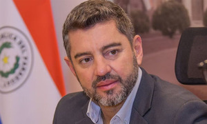 Alliana anticipa un gobierno con menor actividad de viajes internacionales: “No soy una persona que viaja mucho” - OviedoPress