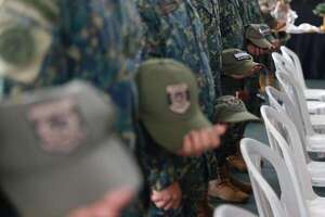 Abren sumario por denuncia de militares trabajando en la granja del comandante - Nacionales - ABC Color