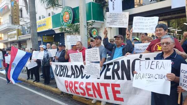Jubilados se unen a docentes en manifestación del sábado para exigir destitución del titular de IPS - Nacionales - ABC Color