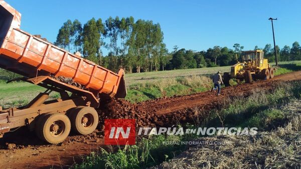 NUEVA ALBORADA INICIA NUEVO TRAMO DE ENRIPIADO PARA MEJORAR LA TRANSITABILIDAD