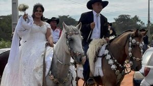Llegaron a su casamiento a caballo: papá de la novia era jinete, falleció hace 22 días