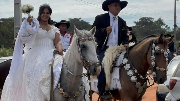 Llegaron a su casamiento a caballo: papá de la novia era jinete, falleció hace 22 días