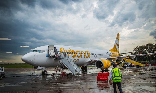 Impacto de rayo altera instrumentos de avión y frena despegue por seguridad - OviedoPress