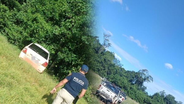 Delincuentes abandonan automóvil tras persecución por asalto a precandidato a concejal artigueño