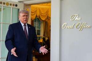 El papa “está equivocado”, dice Trump y borra imagen que lo retrata como Jesucristo - Mundo - ABC Color