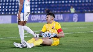 "Kili" Rojas se vistió de héroe: Nacional resistió con nueve y frenó a Cerro Porteño