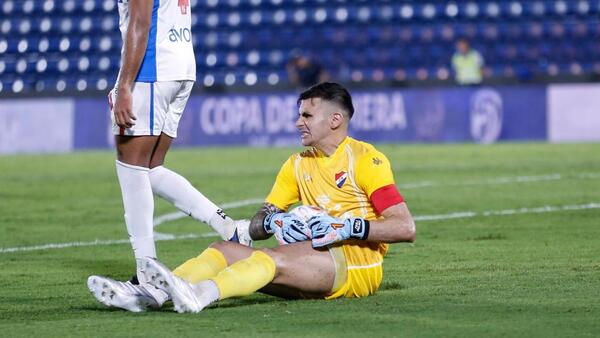 "Kili" Rojas se vistió de héroe: Nacional resistió con nueve y frenó a Cerro Porteño