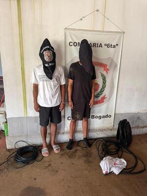 Tras persecución, detienen a dos sujetos y recuperan objetos hurtados