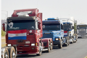 Protesta de camioneros sigue sin acuerdo y se mantiene al costado de rutas