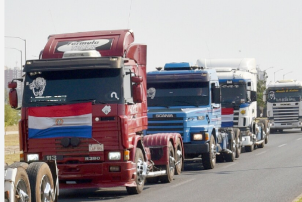 Protesta de camioneros sigue sin acuerdo y se mantiene al costado de rutas