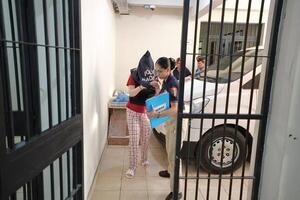 Dalia López ya guarda reclusión en el penal de Emboscada - trece