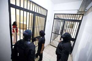 Video: Dalia López ya está en la cárcel de Emboscada - Policiales - ABC Color