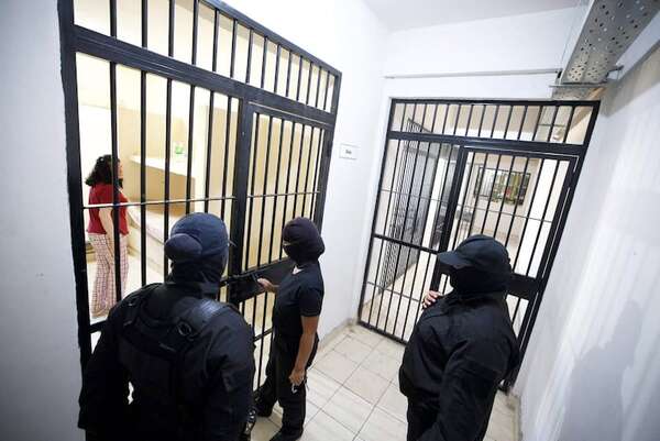 Video: Dalia López ya está en la cárcel de Emboscada - Policiales - ABC Color