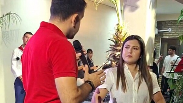 Video: Intendente de San Lorenzo pide a precandidata a concejal que se siente y causa polémica en redes