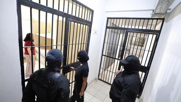 Video: De una lujosa residencia en Asunción, Dalia López pasa a una celda en Emboscada