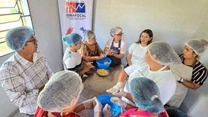 Certifican a más de 150 cocineras del mercado y del programa «Hambre Cero» en Caaguazú - ADN Digital