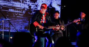 Diario HOY | “Paraguay Unidos Venceremos”: El nuevo himno de  Omar Ocampos a la albirroja