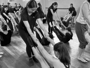 Clase abierta de Contact Improvisation en Ñemby