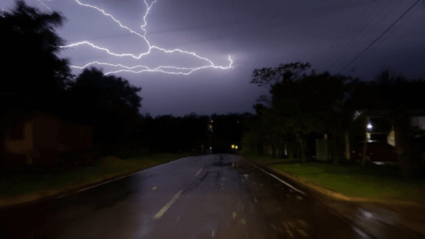 Alerta por tormentas desde esta noche hasta mañana - Noticiero Paraguay