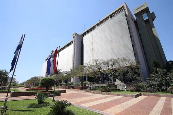 Bancos deberán tener más "colchón" de dinero: nueva regla apunta a evitar crisis de liquidez