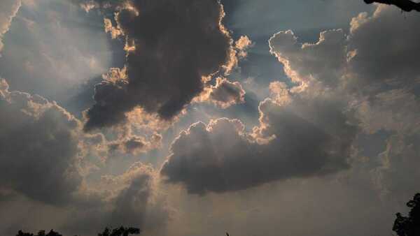 Martes cálido con aumento en la probabilidad de lluvias y tormentas