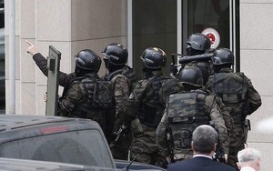 Exalumno abrió fuego en una escuela, hirió 16 personas y luego se quitó la vida