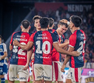 Cerro Porteño recibe a Junior en Barrio Obrero con la obligación de vencer a la adversidad