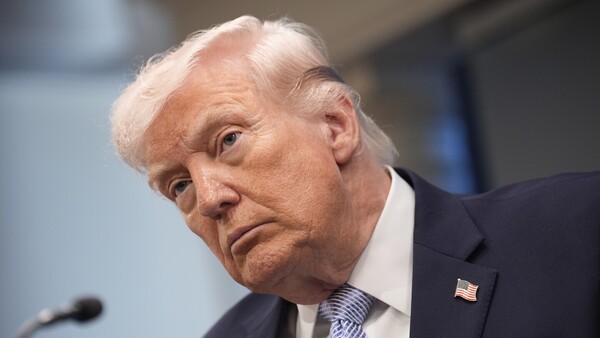 Trump defiende su imagen representado como Jesús: "Pensé que era yo como médico"