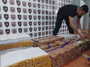Transportaban más de 350 kilos de marihuana en un doble fondo de un camión