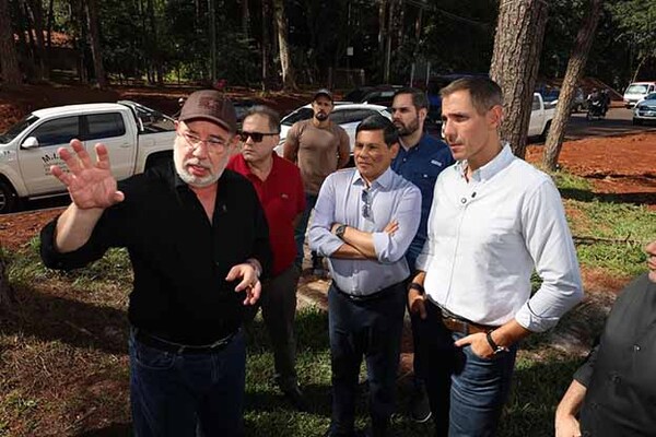 Ministro de Industria y director de Itaipú verificaron obras del viaducto del Km 10 de Ciudad del Este | DIARIO PRIMERA PLANA
