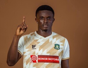 Mataron a tiros a un futbolista africano en un robo al micro de su equipo