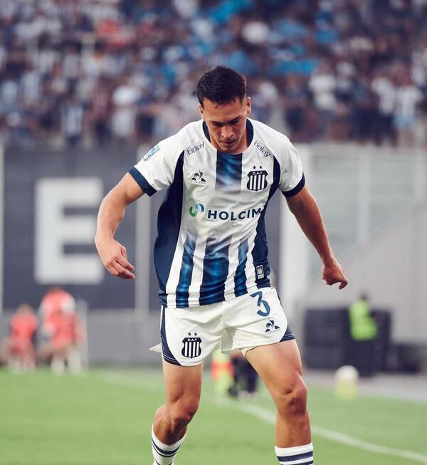 Alexandro Maidana brilla en Argentina: doblete histórico y nivel de Selección para el lateral paraguayo