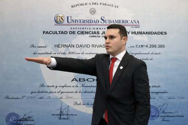 Fiscalía reabre investigación sobre supuesto título falso del senador Hernán Rivas