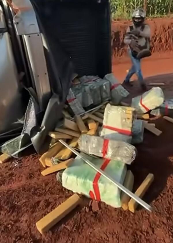 Camioneta cargada de marihuana volcó en zona rural de Itakyry