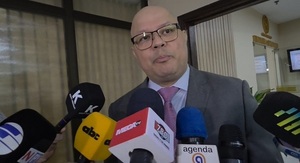 Ejecutivo rechaza elevar el tope del déficit fiscal al 2,5%, afirma ministro Óscar Lovera