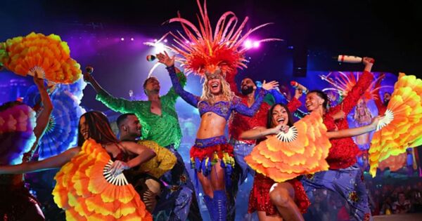 Popular / (VIDEO) ¡Cortaron el show de Karol G luego de su mensaje para los latinos!