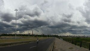 Tormentas se intensificarían este miércoles con fuertes lluvias y ventarrones