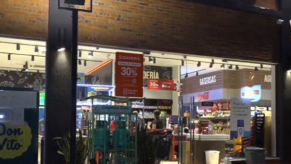 Balearon a un cajero en un violento asalto