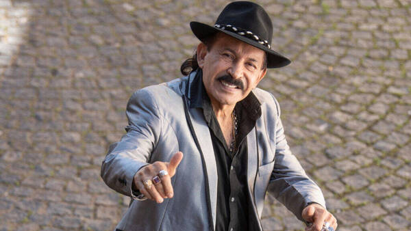 Músico de 71 años, presentó a su hijo número 23