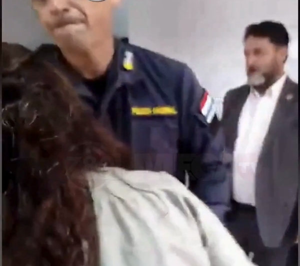 Desesperada madre amenaza con inmolarse en sede fiscal por caso de abuso a su hija