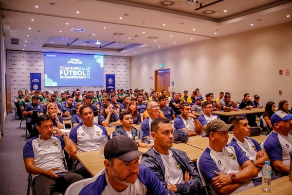 Entrenadores del CARDIF finalizan capacitación en Seminario del Fútbol Sudamericano