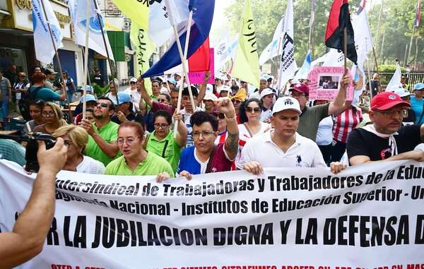 “Necesitamos otro Alfaro” en IPS: docentes convocan a asegurados para movilizarse este sábado - Nacionales - ABC Color