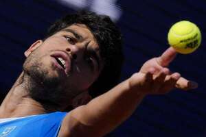 Alcaraz resuelve un estreno incómodo en Barcelona - Polideportivo - ABC Color