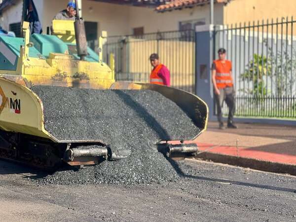 Negociado de Itaipú con ONG para obras viales: “priorizan municipios colorados”, denuncia intendente - Economía - ABC Color